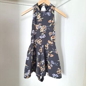 Kimchi Blue | Grey & flower sleevless open back shorts romper/ Jumpsuit